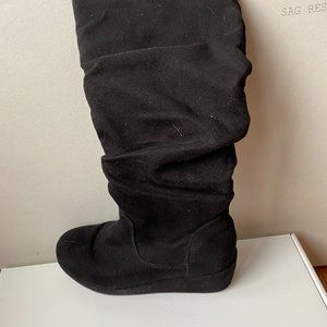 Black wedge boot